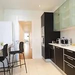 Joivy Stunning 3br Apt With Balcony, Nearby Saldanha Subway & Ist * Lisbona