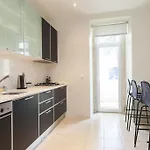 Joivy Stunning 3br Apt With Balcony, Nearby Saldanha Subway & Ist Appartamento