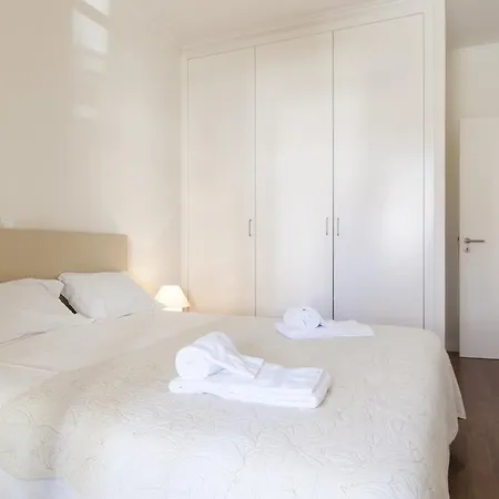 Joivy Stunning 3br Apt With Balcony, Nearby Saldanha Subway & Ist * Lisbon