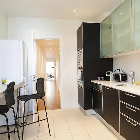 Joivy Stunning 3br Apt With Balcony, Nearby Saldanha Subway & Ist * Lisbon