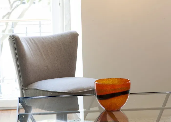 Joivy Stunning 3br Apt With Balcony, Nearby Saldanha Subway & Ist Apartment Lisbon