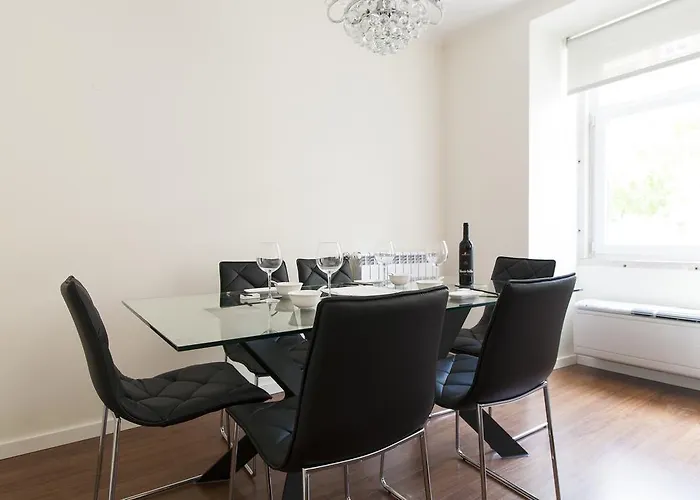 Joivy Stunning 3br Apt With Balcony, Nearby Saldanha Subway & Ist Apartment *