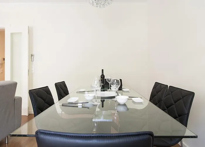 Joivy Stunning 3br Apt With Balcony, Nearby Saldanha Subway & Ist * Lissabon